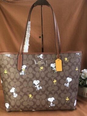 🧊Coach Brown Tote with Snoopy Design